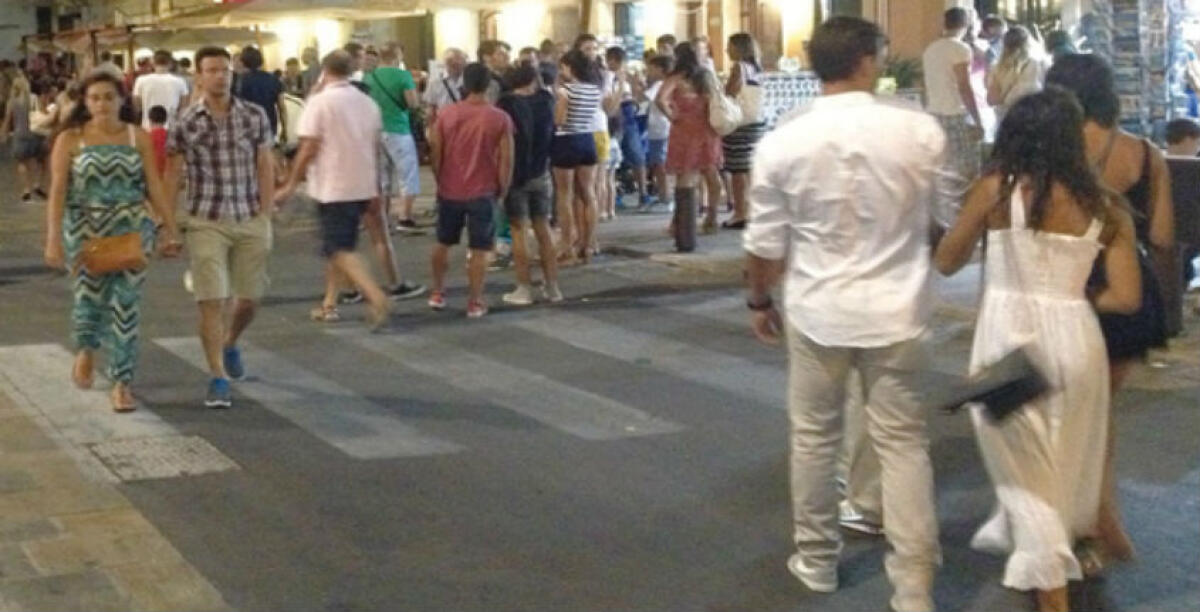 Picchiata davanti ad un locale del centro storico nonostate la gravidanza, vittima una giovanissima - 