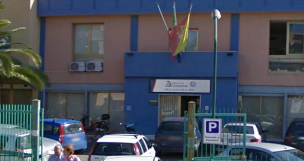Soldi sottobanco per pagare il fisco, utenti truffati: 2 anni a un dipendente dell'Agenzia delle Entrate -