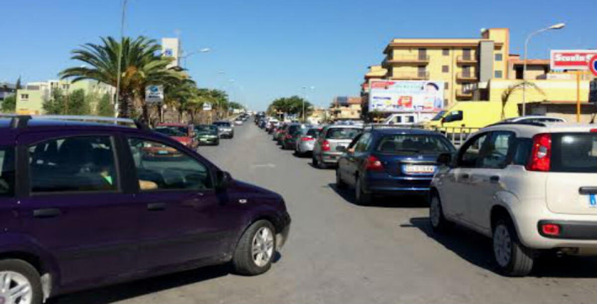 Verifiche sugli ambulanti "non in regola" e lunghe code stradali: il mercato va migliorato - 