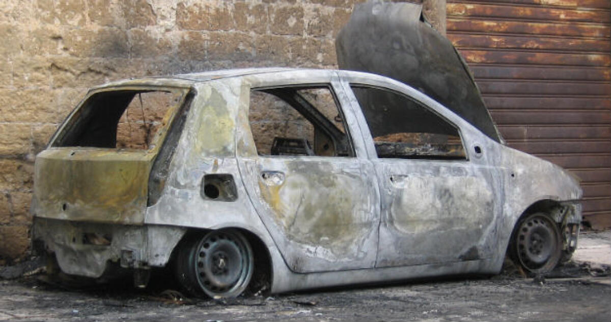 Rogo a Scavone, nella notte distrutta l'auto di una donna: era ritornata per le vacanze estive - 