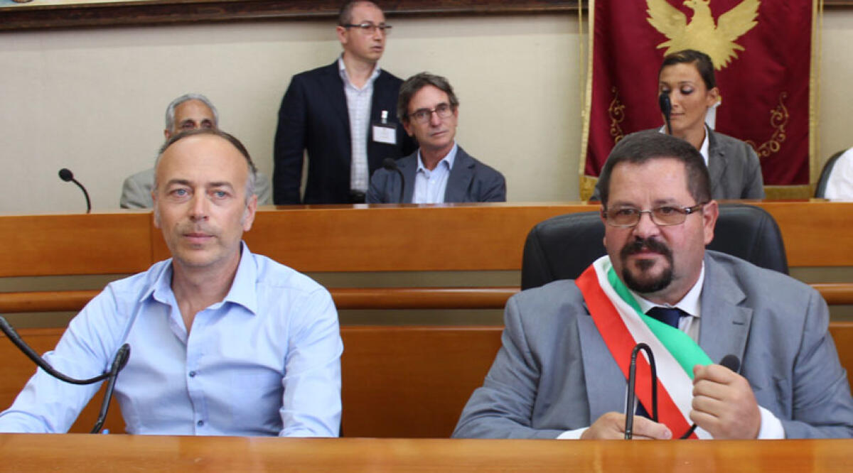 Messinese a Paternò. "Commissariato il meet up? Non ci si alza la mattina pensando di essere Napoleone" - 