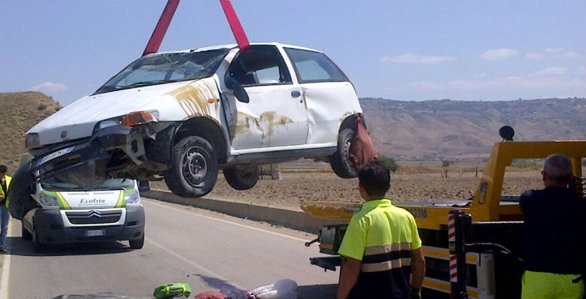 Schianto mortale al bivio per Niscemi della 117, perde la vita un operaio forestale - 