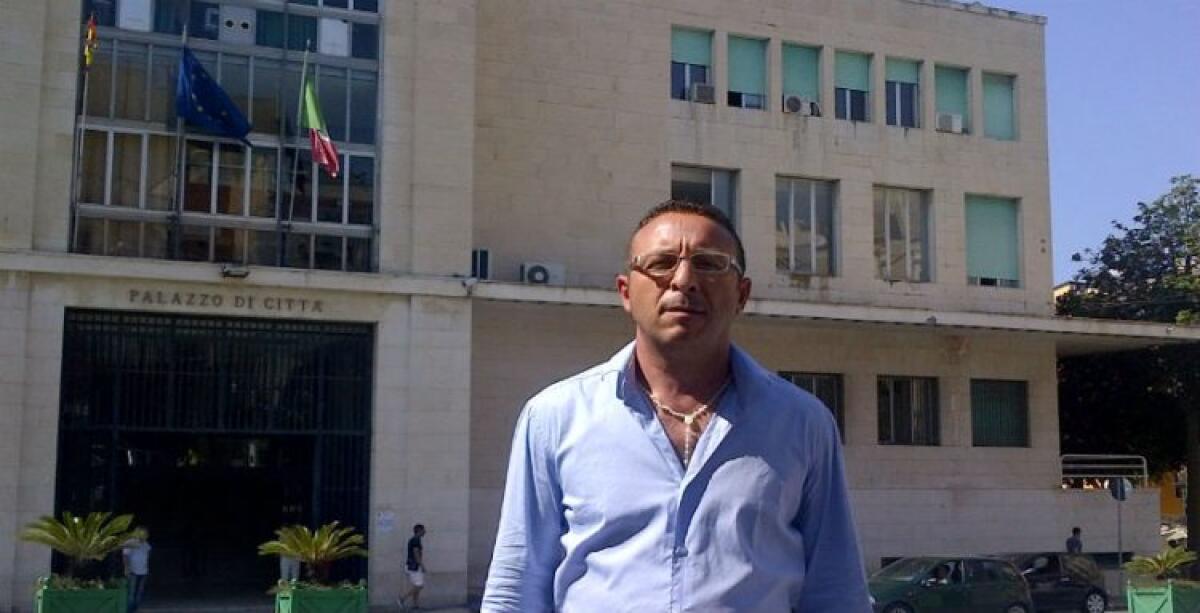 Gli ex detenuti in Comune, "abbiamo pagato...non siamo appestati!": chiesto un tavolo in prefettura - Il presidente dell'associazione ex detenuti Rocco Bassora