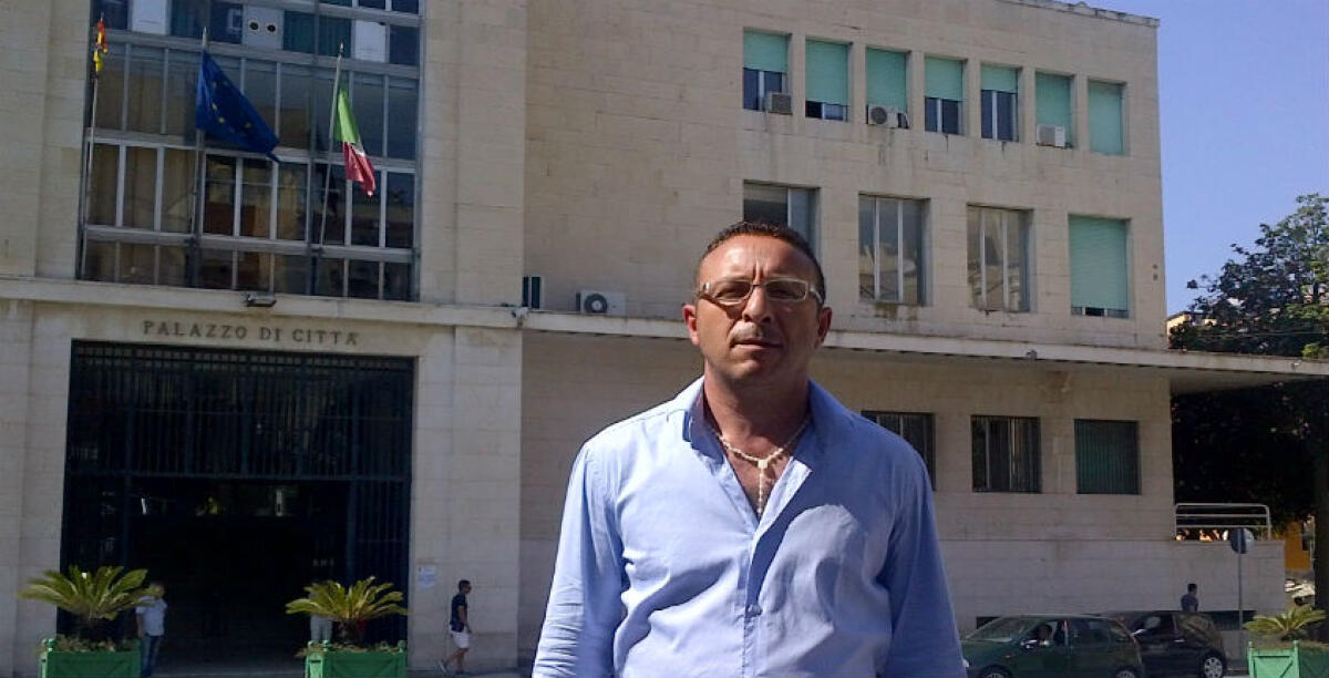 Gli ex detenuti a Palazzo di Città, "siamo esclusi da tutto...chiediamo una possibilità" -