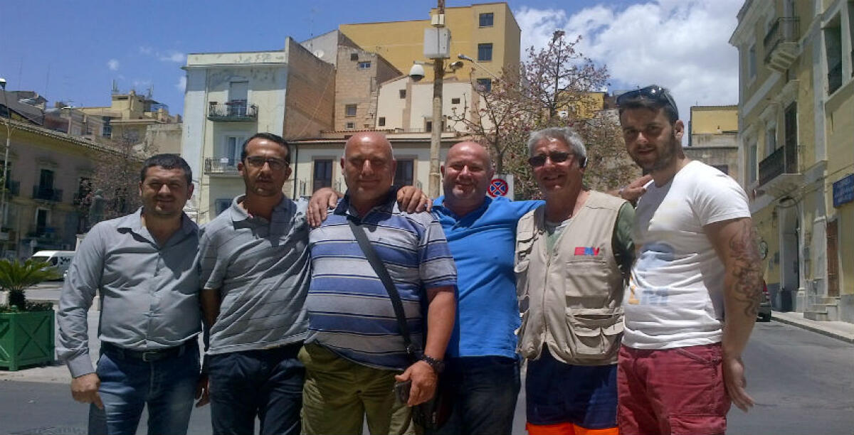 Contratti non rinnovati per la raccolta rifiuti: dopo la protesta, ventotto operai dal prefetto - 