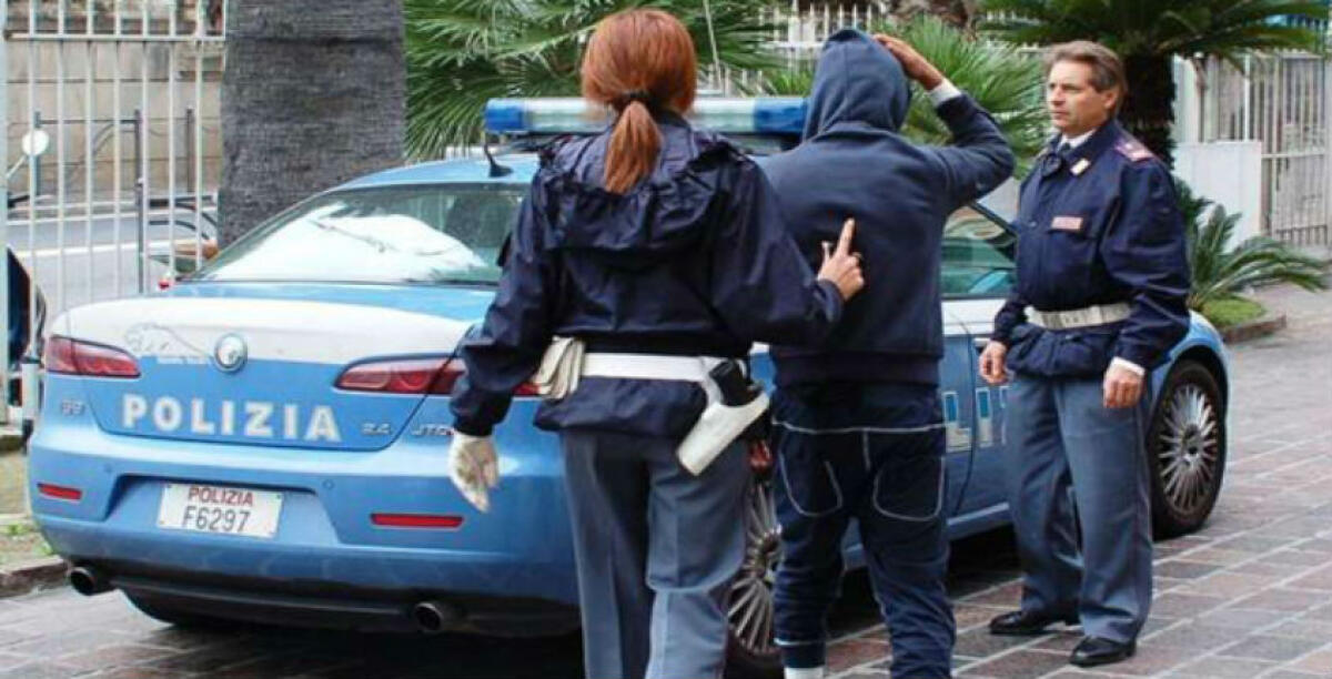 "Ha commesso troppi reati...", espulso un giovane albanese: da anni viveva in città con la famiglia - 