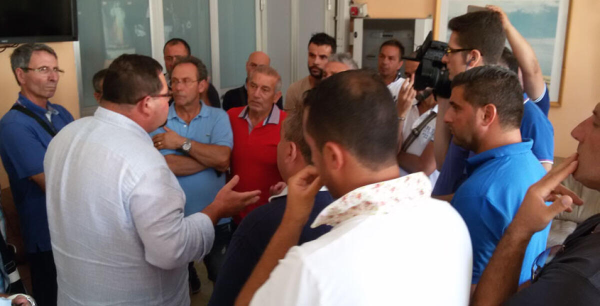 Gli ambulanti continuano a protestare al Comune, Cascino: riportiamo per ora il mercato a Settefarine - 