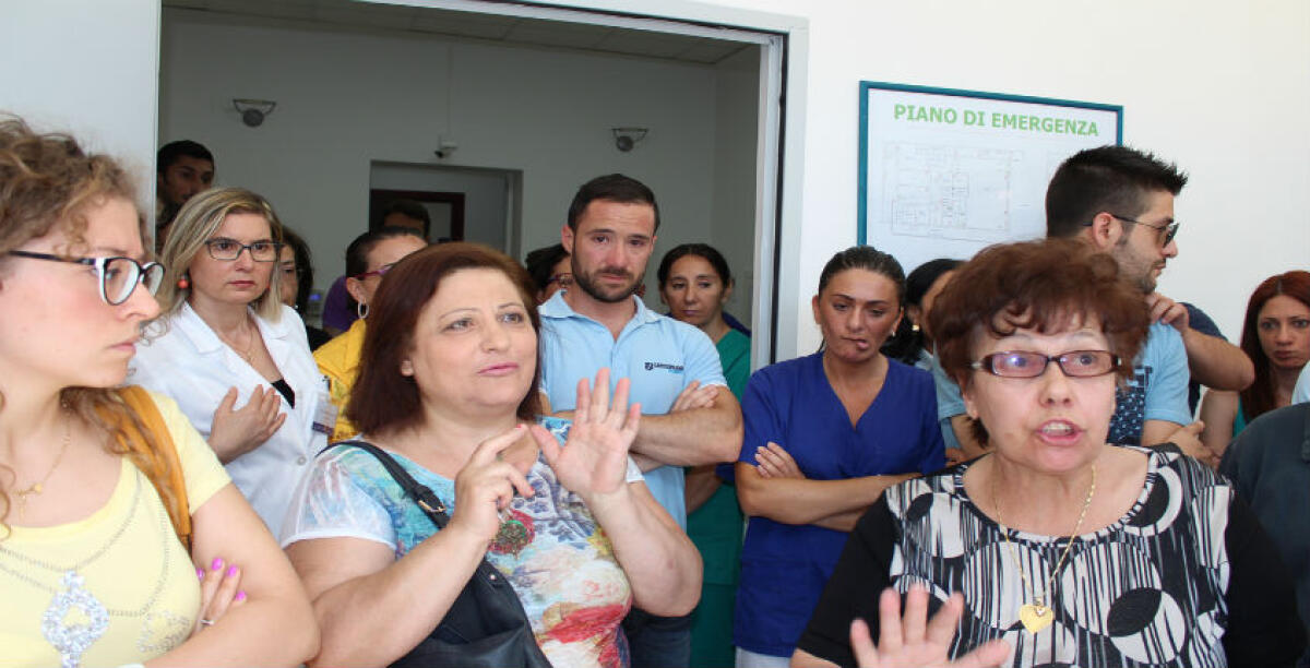 L'inchiesta e lo stop ai pagamenti per la Rsa Caposoprano, i lavoratori chiedono un consiglio comunale - 