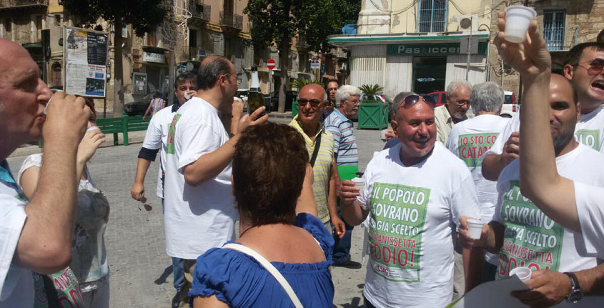 Gela con Catania il consiglio vota si e centinaia di cittadini esultano - 