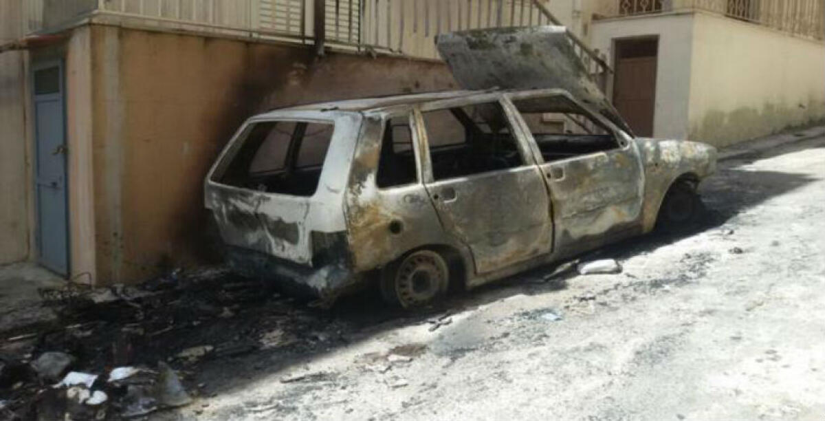 Terzo rogo in pochi giorni a Scavone, nella notte distrutta la Fiat Uno di un pensionato - 