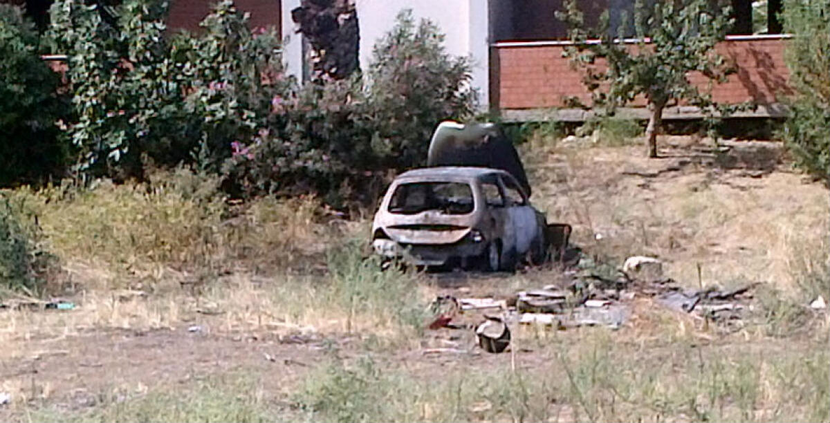 Ancora fiamme a Scavone, nella notte in via La Paz distrutta l'auto di un giovane operaio - 