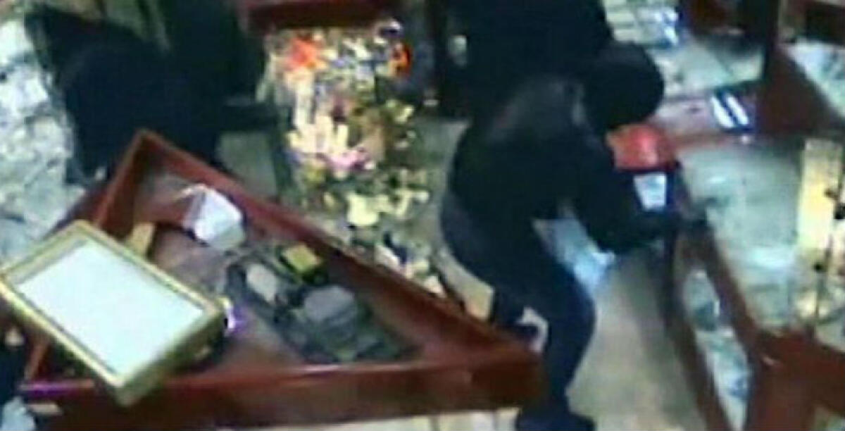 Colpo in una gioielleria di Enna, doppia condanna per i giovani arrestati: uno ricorrerà in Cassazione - Immagini repertorio