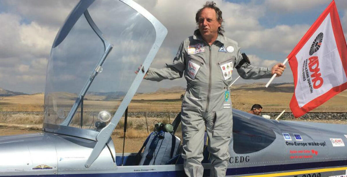 Il record di volo per la donazione, Alabiso fermato in Egitto: le autorità non danno il via libera - 