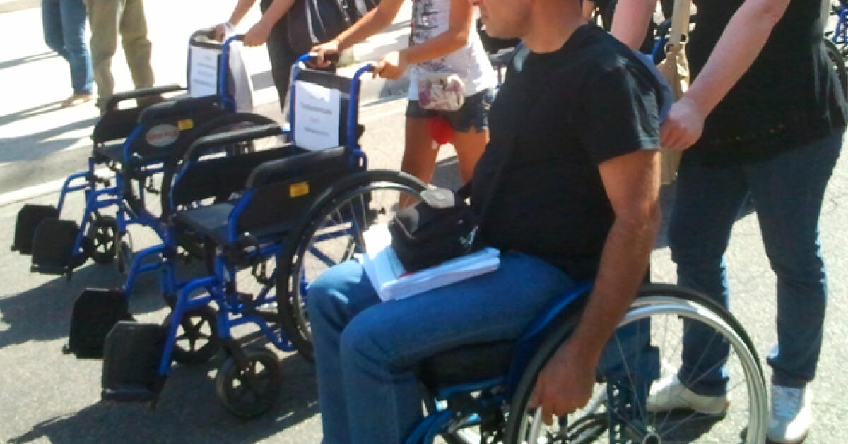 Servizio di trasporto al palo, disabili e operatori davanti al Comune: si teme un nuovo ritardo - 