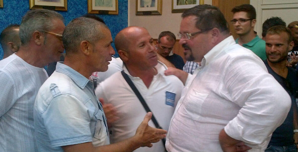 Gli operai in aula, "siamo cassarifiutati!": duello Siciliano-Siragusa, "Eni non dà numeri sugli occupati" - 