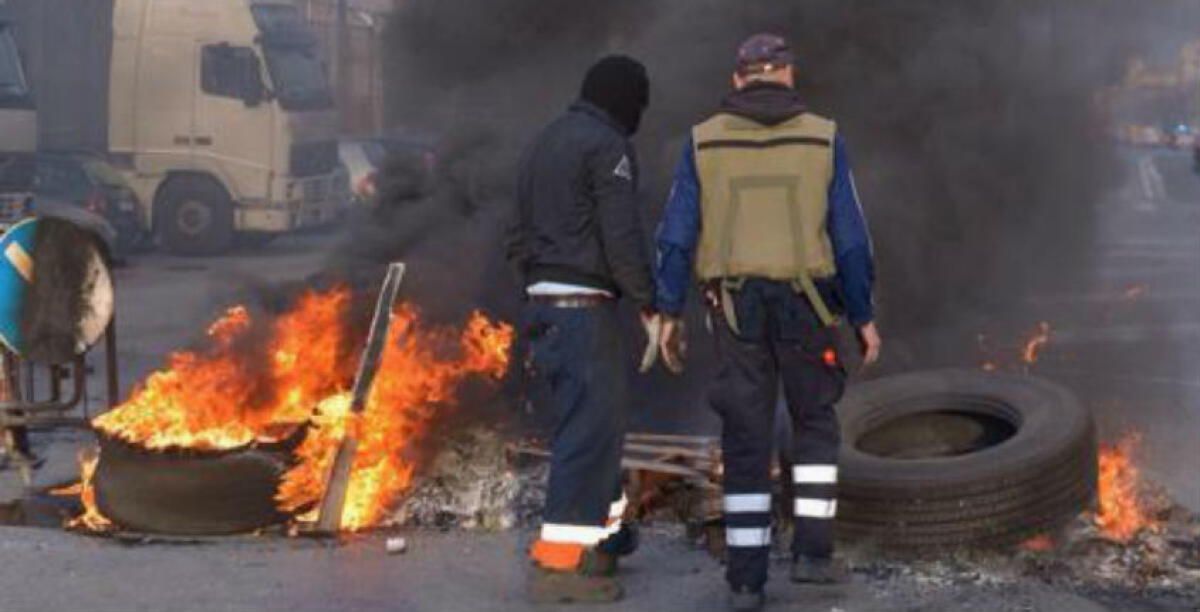 Pneumatici dati alle fiamme e coltelli trovati dopo un controllo, quattro mesi al minorenne accusato - 
