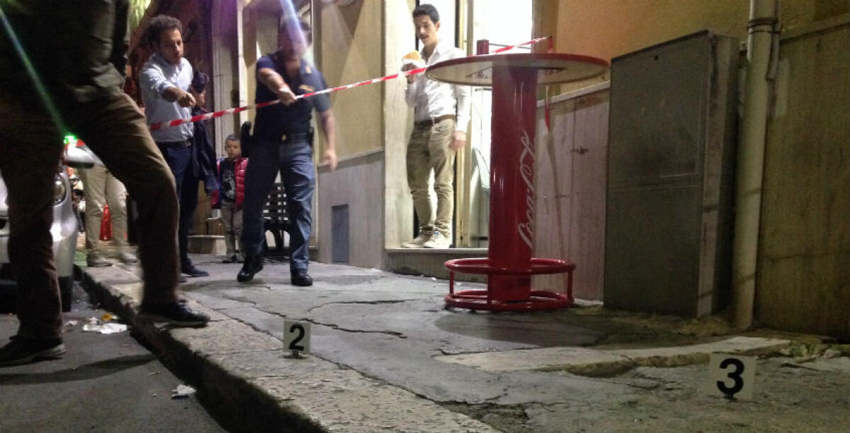 Gli spari di via Cascino e l'intervento degli agenti di polizia - foto archivio