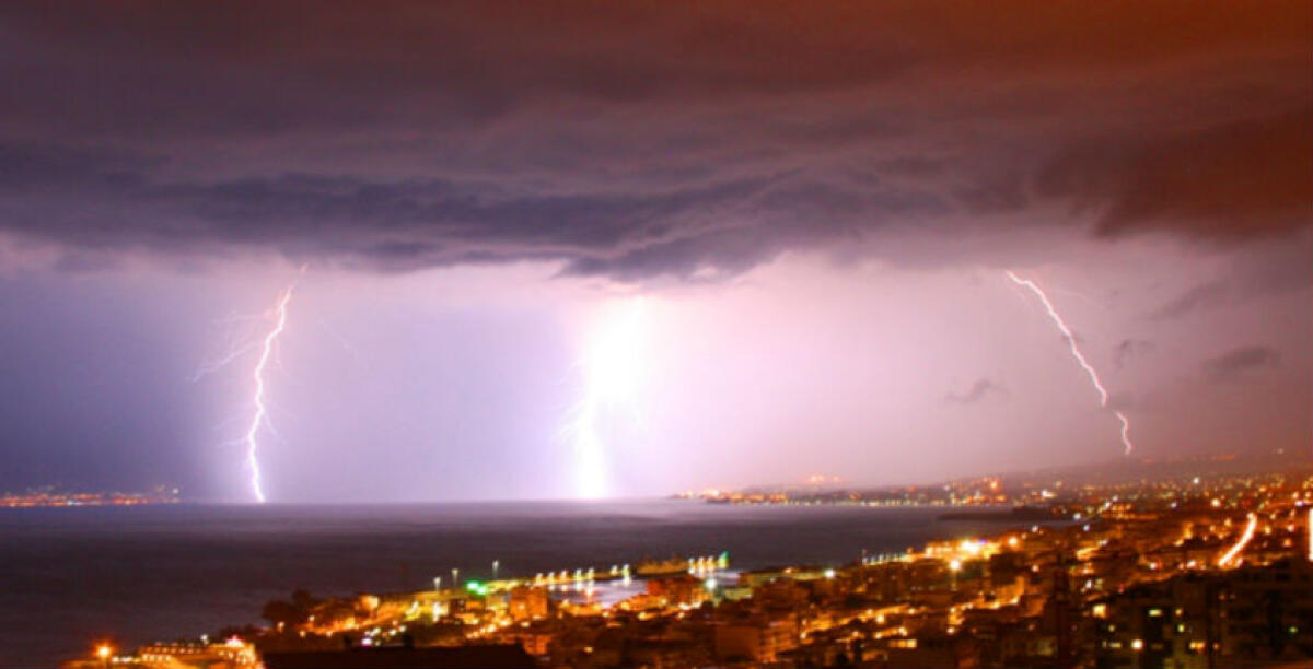 Temporali e forti venti, allerta meteo per le prossime ore: raccomandata massima prudenza - 