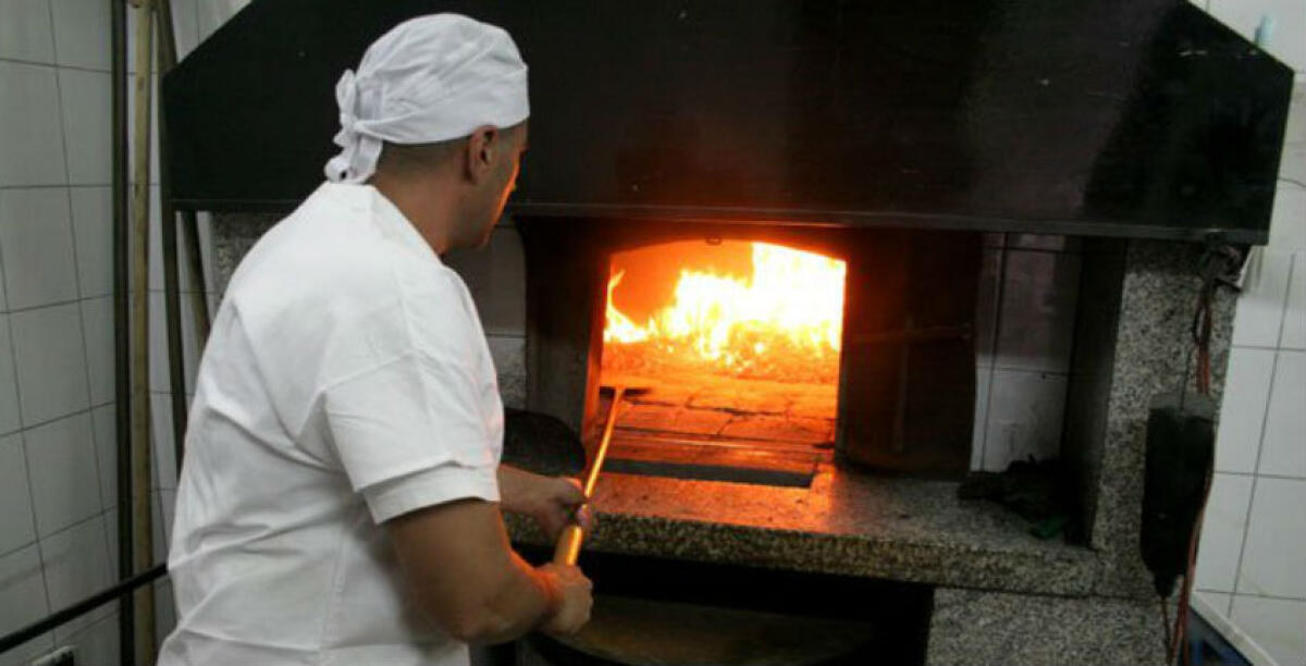 Un furto d'energia elettrica da 90 mila euro, accuse al titolare di un panificio: controlli nella rivendita - 