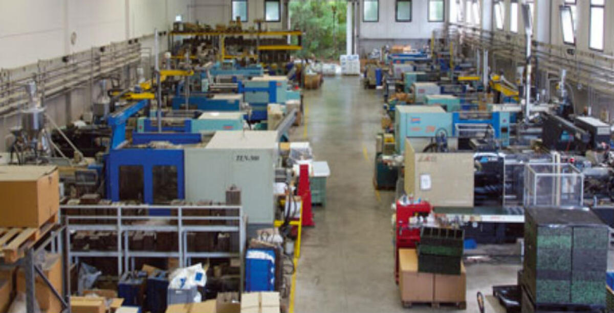 Costi aziendali gonfiati per i contributi, sette accusati di truffa: c'è una questione di legittimità costituzionale - 