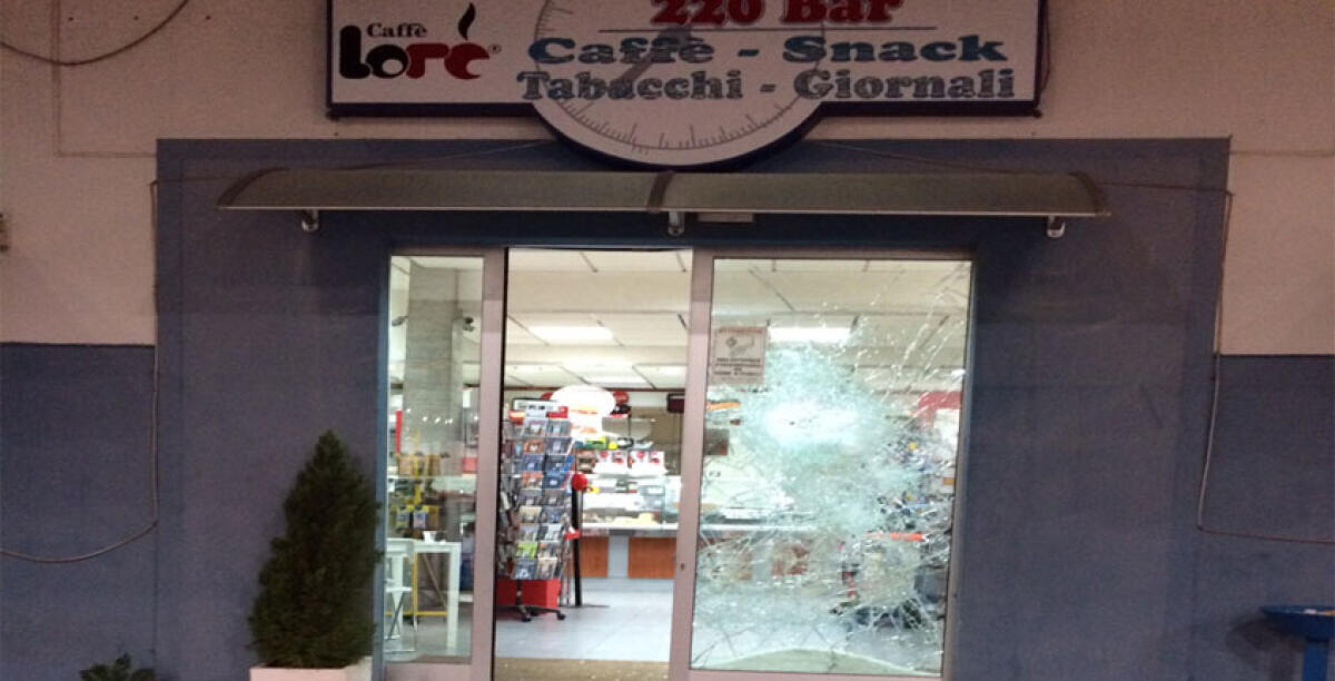 Ladri in azione al  "220 Bar", messi in fuga dai metronotte de La Sicurezza - 