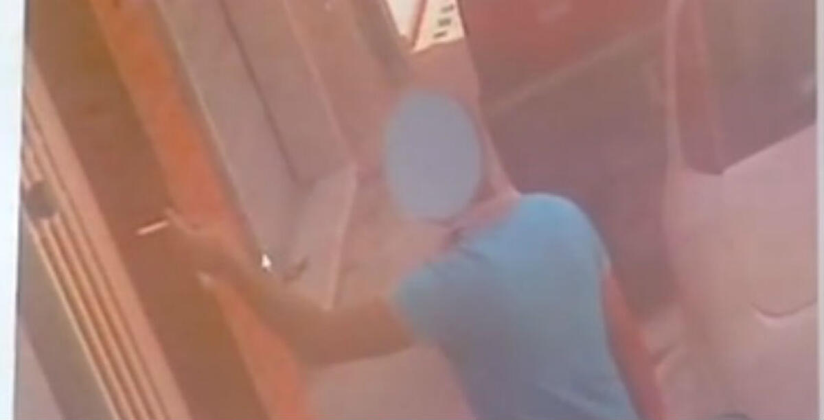 L'affare della droga, più di 150 dosi vendute il sabato sera: parcometri forzati e una giovanissima minacciata - 