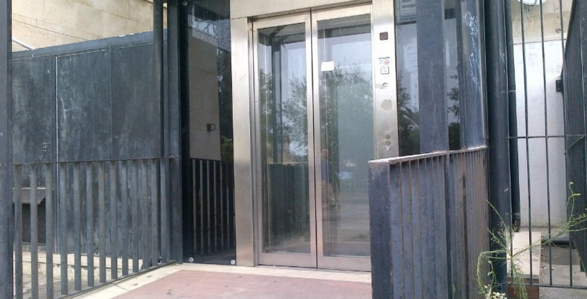 C'era una volta l'ascensore panoramico, è fermo da mesi: alcuni privati hanno chiesto di gestirlo - 