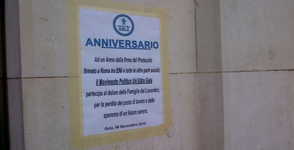 Un anno fa il protocollo d'intesa sul futuro di Eni, oggi operai in protesta e manifesti di cordoglio - 