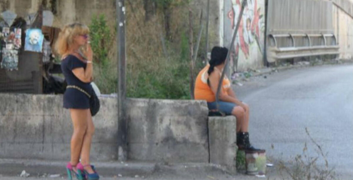 "Clienti ogni mezz'ora", giovanissime prostitute sulla 117 bis: un uomo finisce a giudizio - 