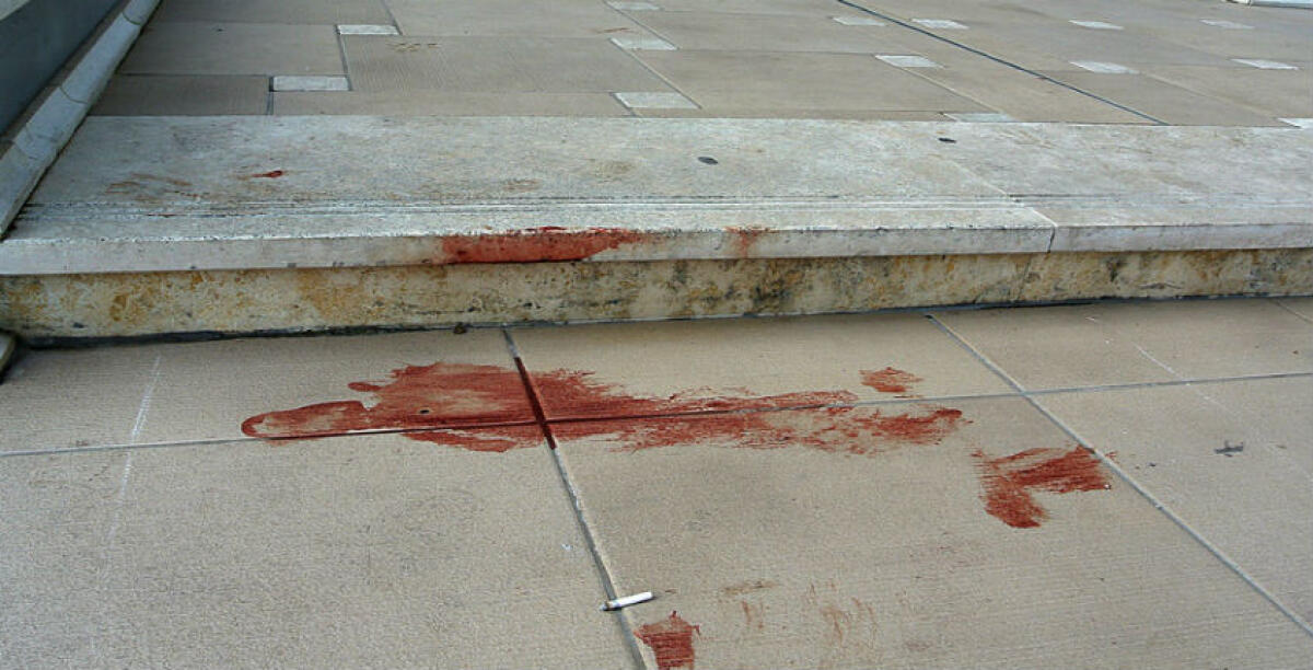 Colpi di cacciavite ad un vicino, l'accusa di tentato omicidio: dopo il padre indagini anche sul figlio - 