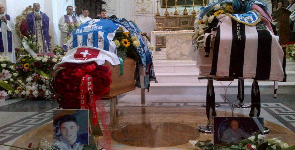 L'omaggio della curva Angelo Boscaglia a Nele "Svizzero" Alabiso - 