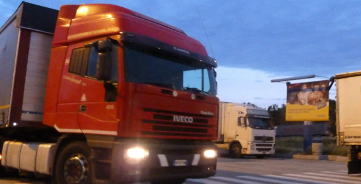 Controlli a Messina su un tir partito dalla raffineria, "non c'è stato un sequestro" - 