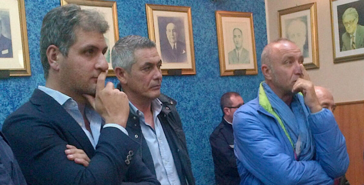 "Fuori tutti gli assessori che non sono grillini!", la giunta attaccata dai 5 stelle: il centro sinistra lascia l'aula - 