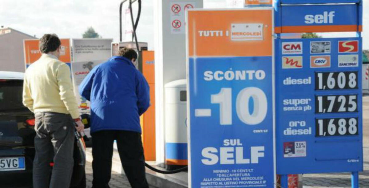 "Torno subito...ho dimenticato il portafogli", faceva il pieno senza pagare: denunciato un quarantottenne - 
