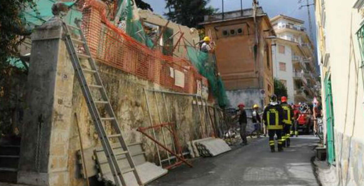 Travolto da un crollo in un cantiere, profonde ferite per un operaio: parte il processo d'appello - 