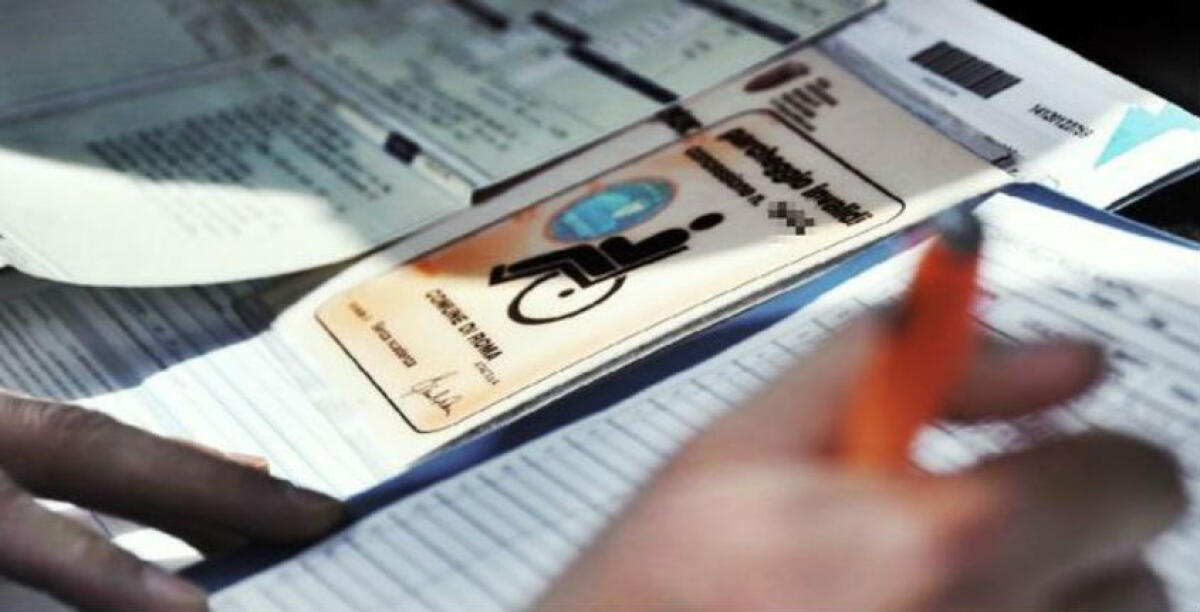 I pass per disabili, "è partito un controllo per rinnovarli" e c'è chi utilizzava quelli dei parenti morti - 