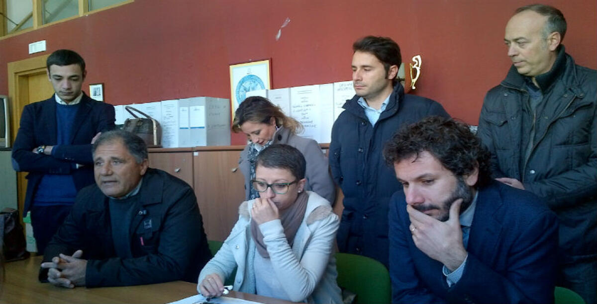 "I viaggetti del sindaco e dei suoi compari!": i consiglieri grillini e gli assessori "licenziati" lasciano Messinese - 