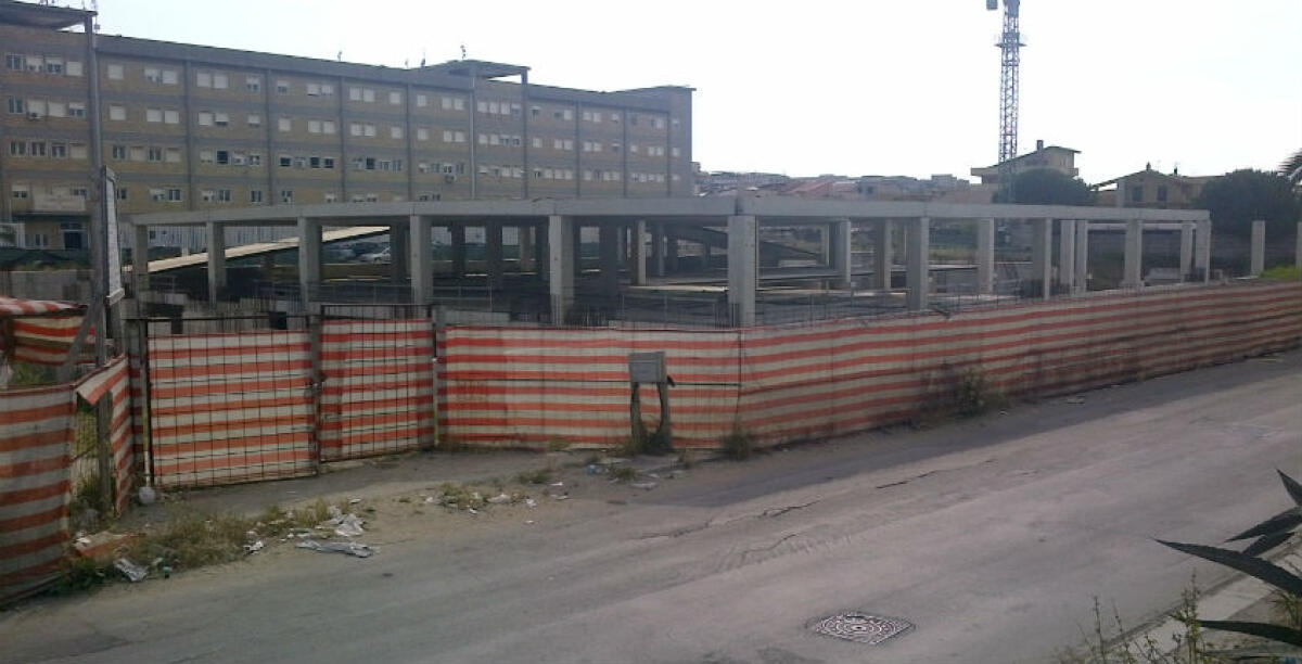 Un cantiere fermo da anni in via Venezia, "stiamo valutando le soluzioni per evitare possibili pericoli" - 