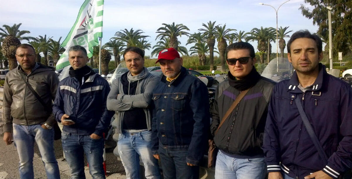 Licenziati dalla Nuova X Gamma, in quattro proseguono la protesta anche a Natale - 