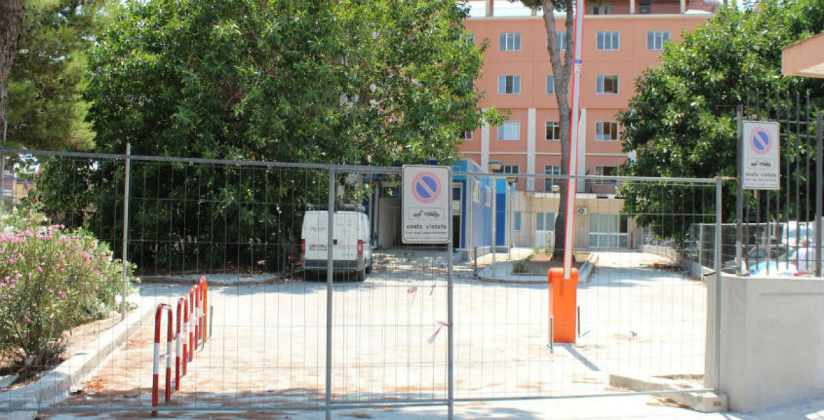 Colpiti da scabbia, in due sono arrivati al Vittorio Emanuele: effettuati i primi interventi - 