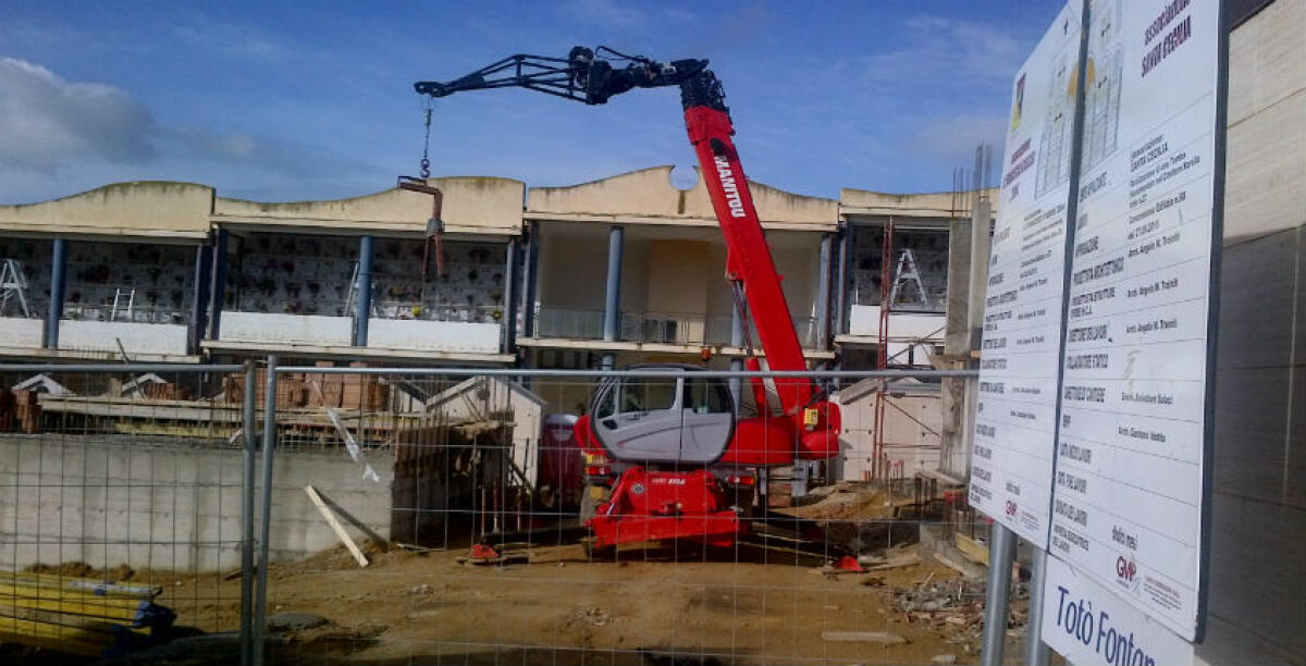 Richieste di denaro tra i cantieri di Farello, accuse ai titolari di due agenzie funebri: indagini prorogate - 