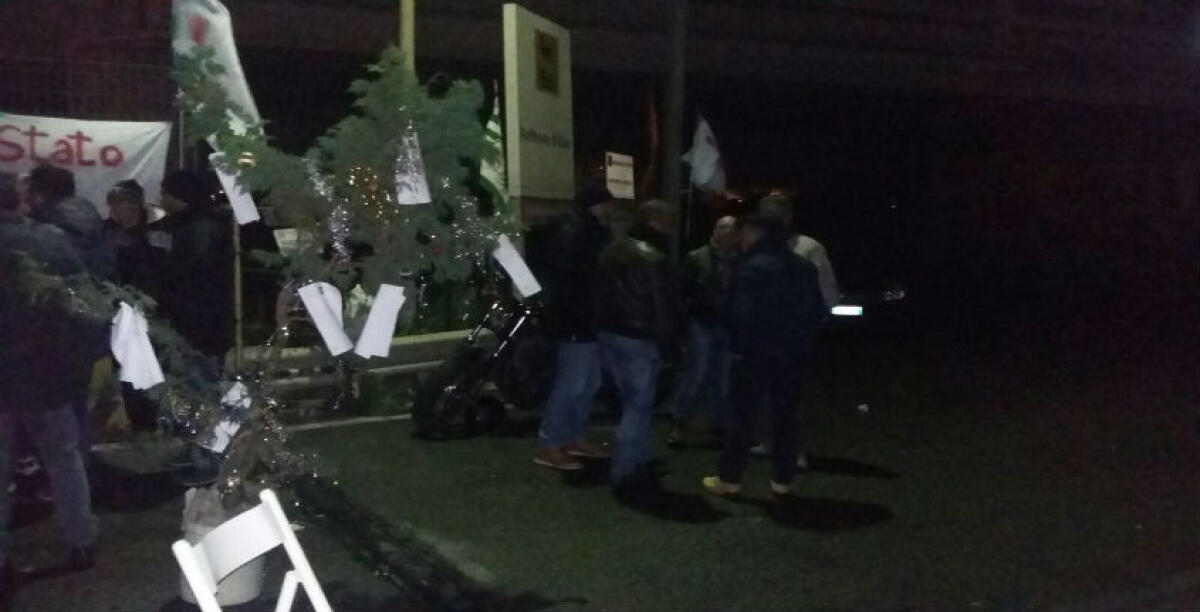 Quarta notte in strada per gli operai Elettroclima e Nuova X Gamma: i presidi vengono mantenuti - 