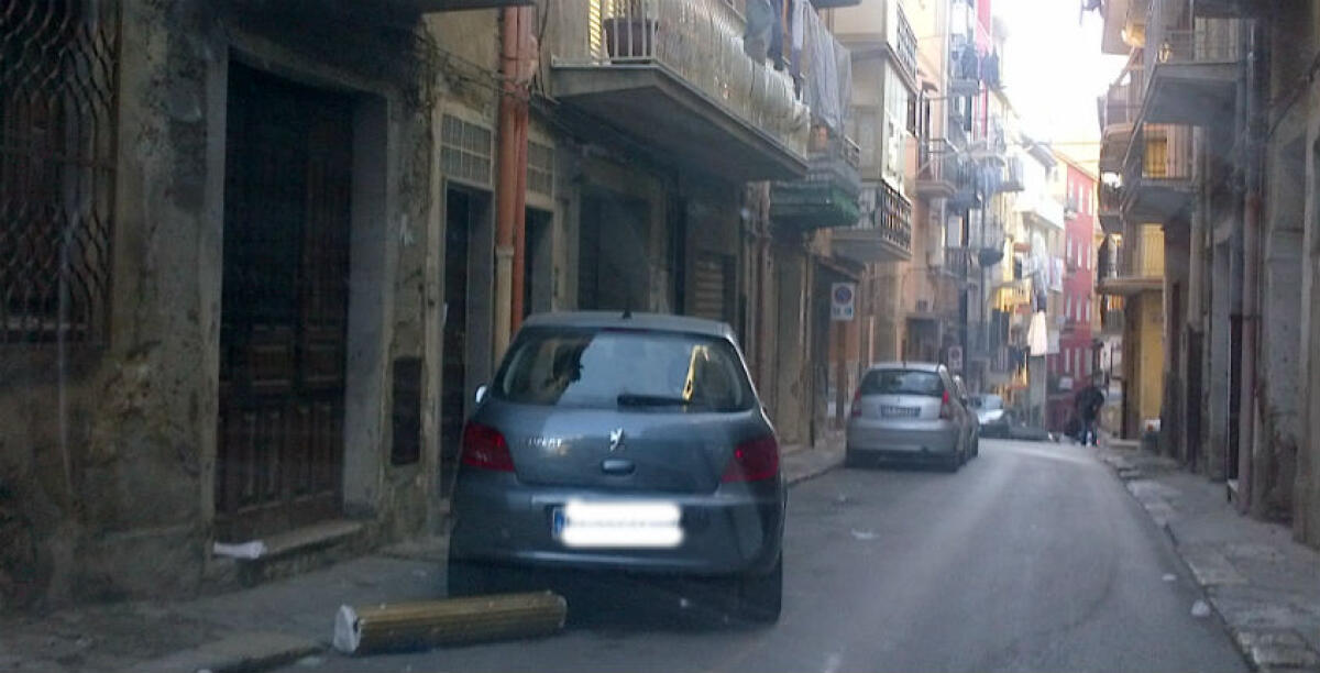 Una lite tra vicini sfocia in violenza, sei persone coinvolte in via Risorgimento: ci sono diversi feriti - 