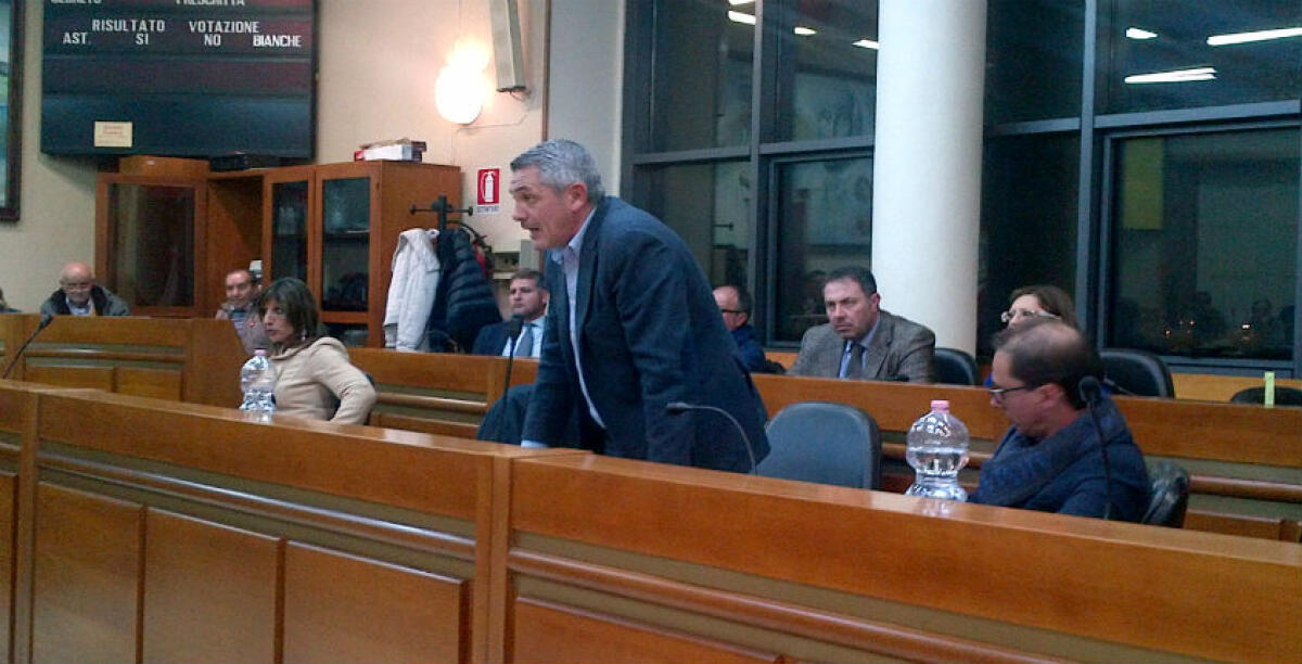 Passa il piano triennale delle opere pubbliche, i cimiteri spaccano Pd e centro sinistra -