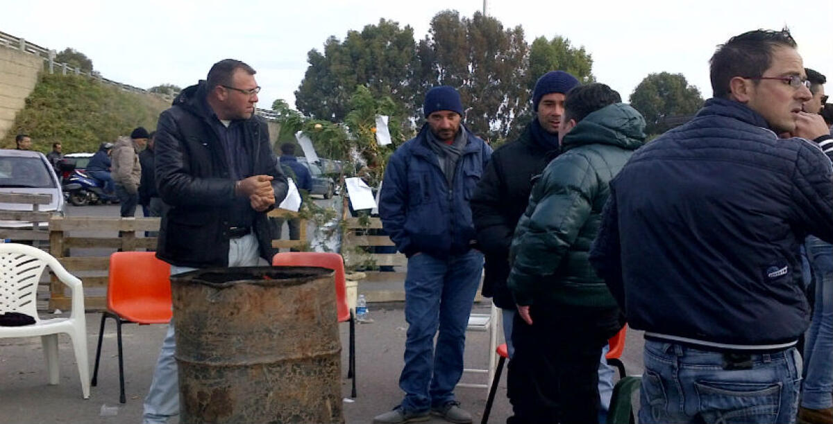La protesta dell'indotto si amplia, lo spettro dei tagli per oltre sessanta operai della Sudelettra FOTO - 