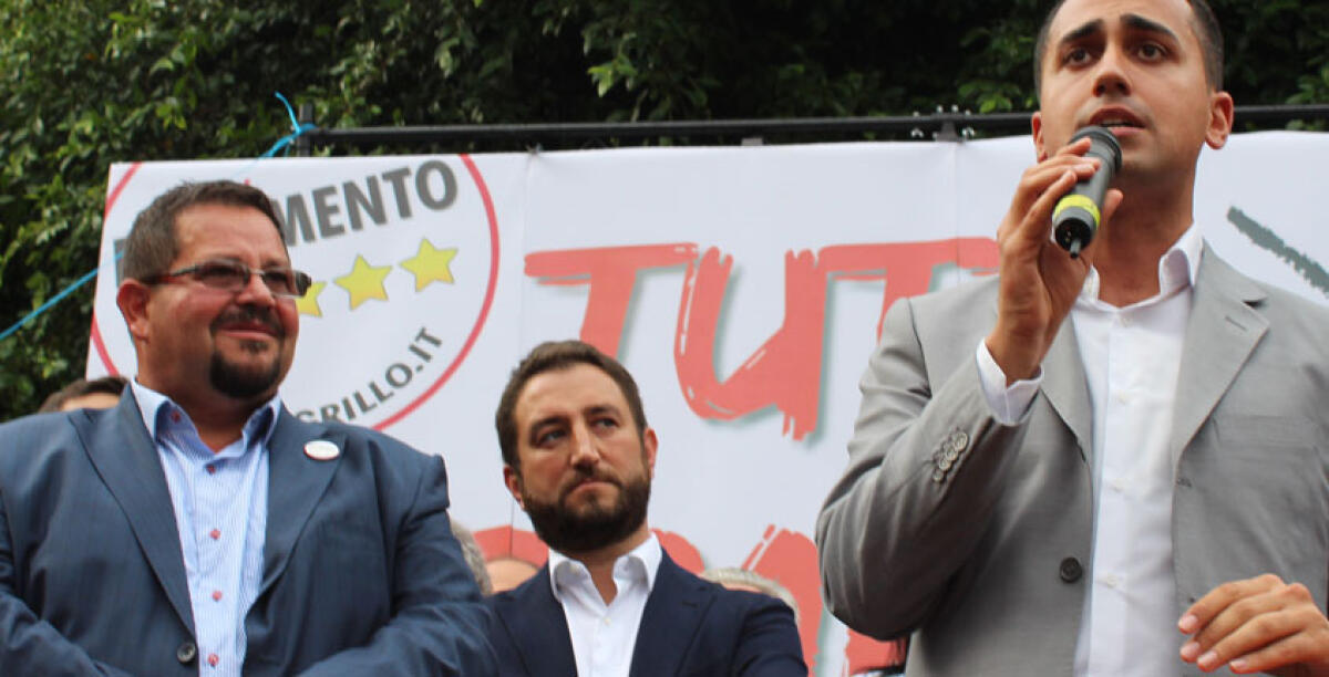 E' ufficiale, Messinese espulso dal M5S: non si è ridotto lo stipendio e ha accettato il protocollo Eni - Il sindaco Domenico Messinese in campagna elettorale con il neo ministro Luigi Di Maio e con il deputato regionale Giancarlo Cancelleri