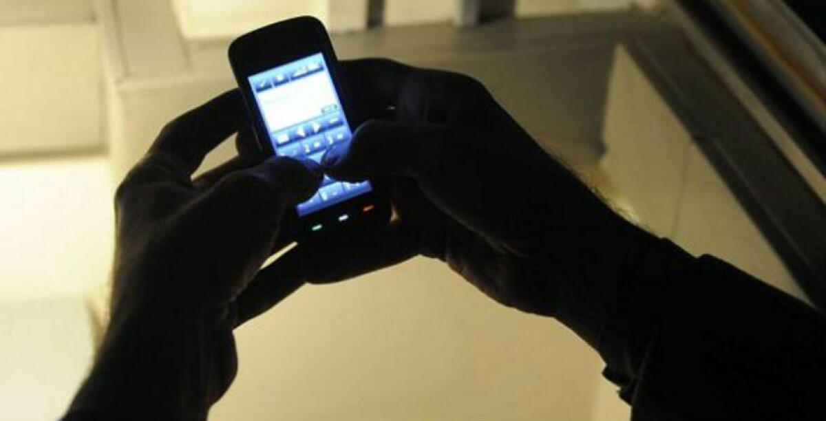 "Sono un transessuale...ti invio le mie foto", assolto dopo gli sms hot inviati ad una donna - 