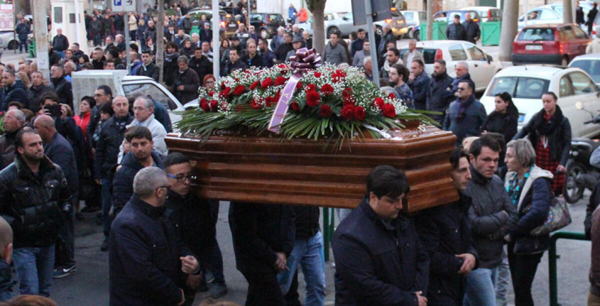 I funerali di Domenico Sequino, i familiari: "Vogliamo giustizia, prendete gli assassini" - 