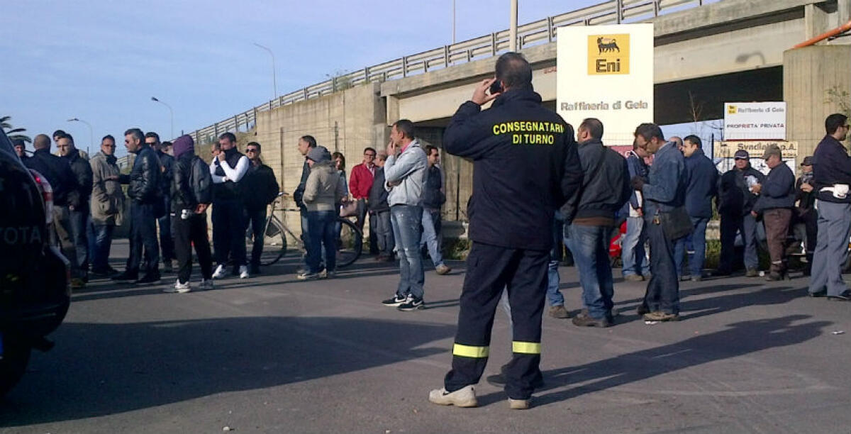I blocchi restano, i lavoratori dell'indotto aspettano notizie da Roma - 