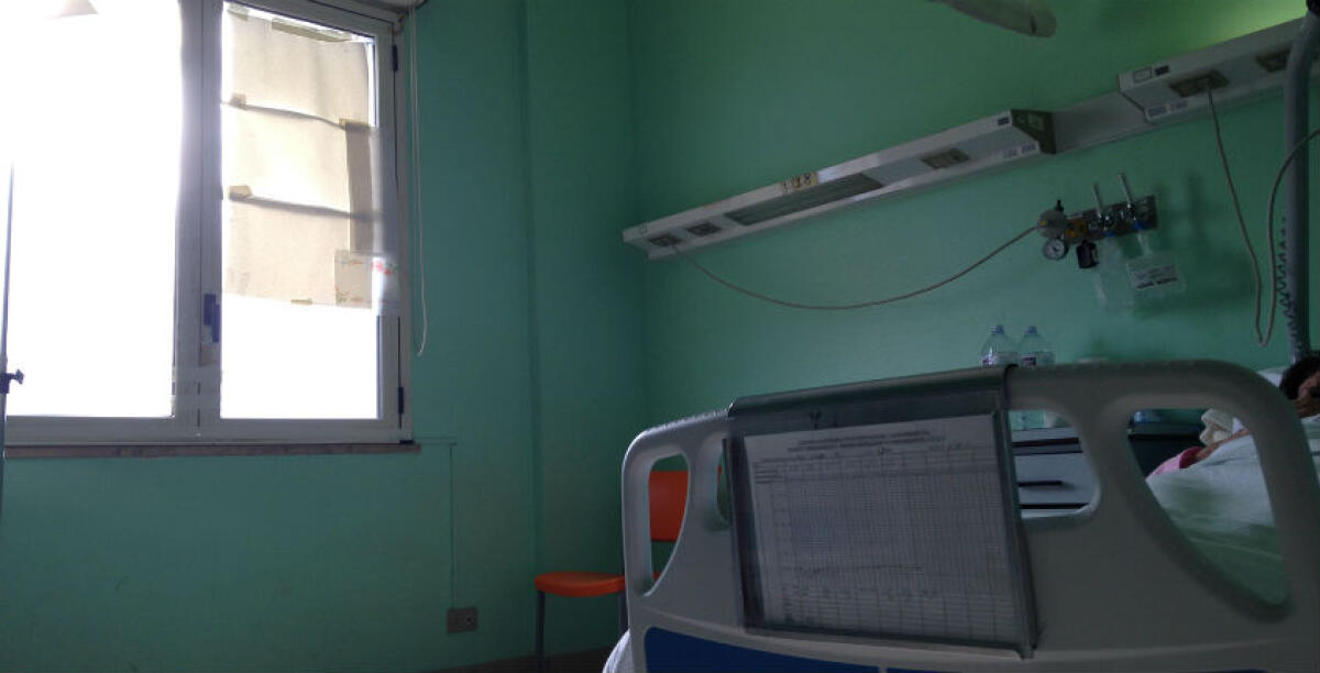 Ostetricia e ginecologia tra i disagi al Vittorio Emanuele, infiltrazioni d'acqua e poca privacy - 